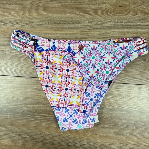 nanette lepore Turkish tile bandeau bikini set Size 8 NWT - Picture 8 of 10